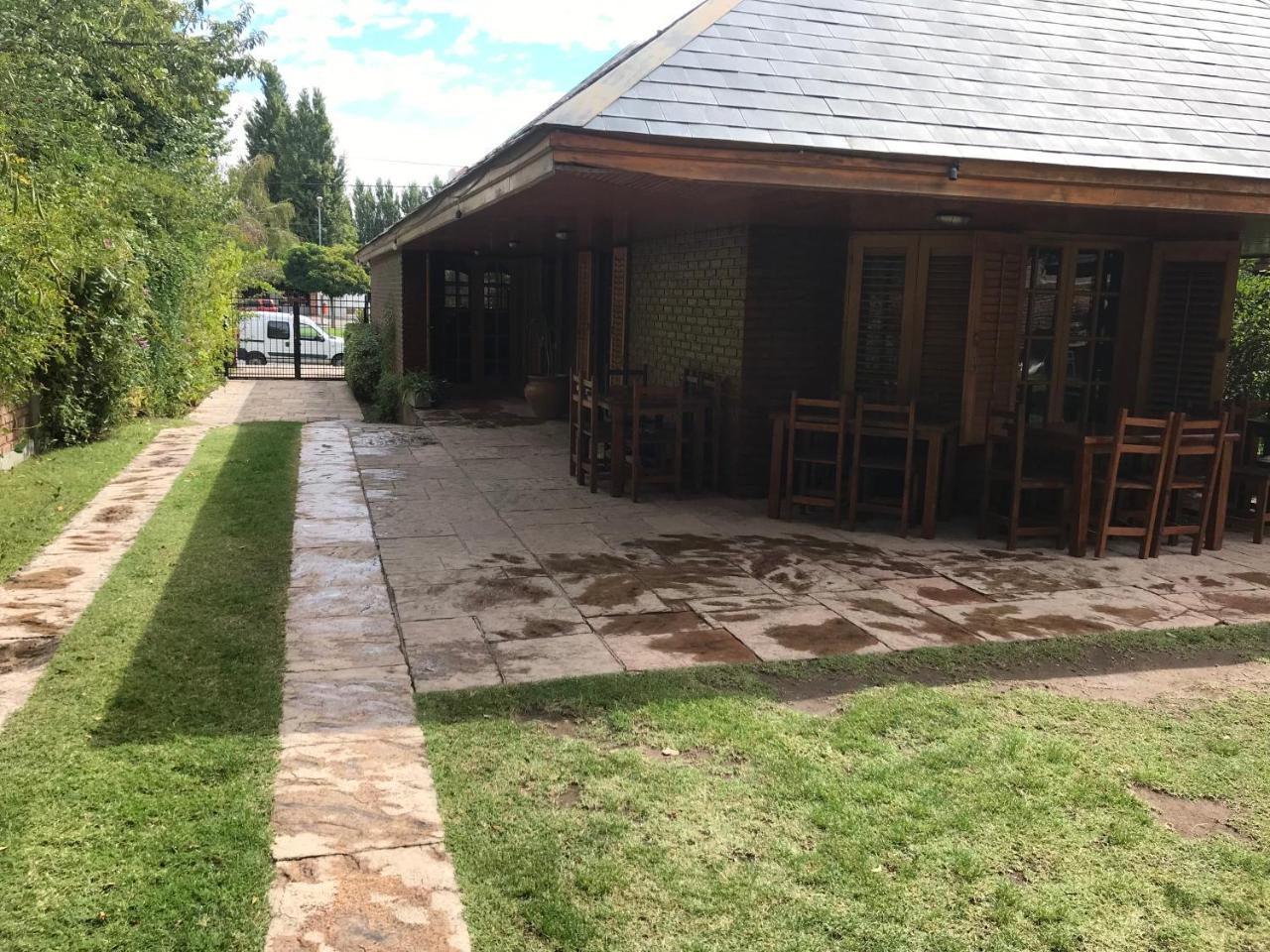 La Casona Del Rio Hotel Neuquen Exterior photo